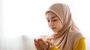 wajah terpancar bercahaya