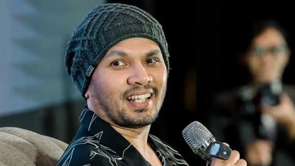 Ustadz Hanan Attaki: Inspirator Hijrah Milenial yang Selalu Update