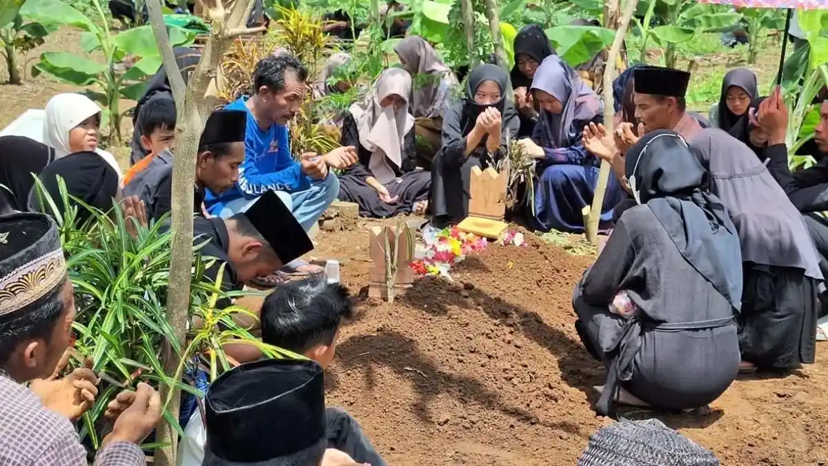 Berdoa di Pemakaman Menurut Islam, Ini Adab dan Penjelasan yang Perlu Dipahami